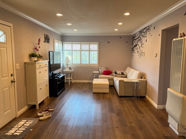 Building Photo - 4814 Daisy St