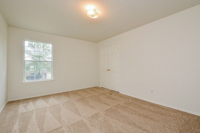 Building Photo - 18326 Thicket Grove Rd