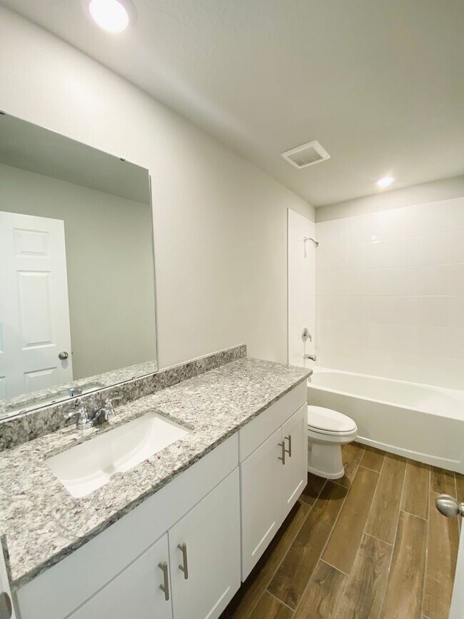 Building Photo - Home in St Cloud for Rent