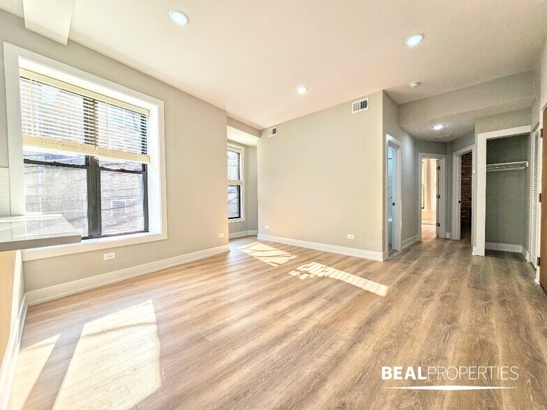 Building Photo - 428 W Belden Ave