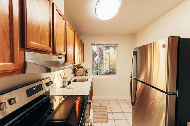 Building Photo - Newly renovated apartment at Oakbrook! 2 M...