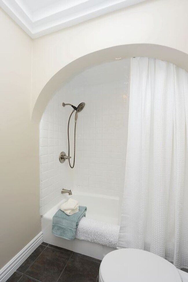Building Photo - Welcome to this beautifully updated Spanis...