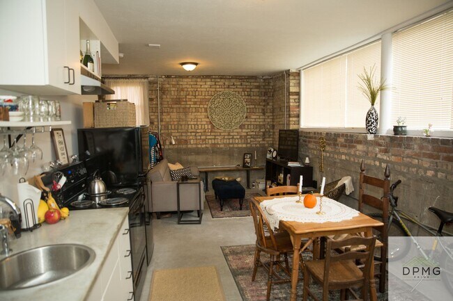 Building Photo - 108 S Hosmer St