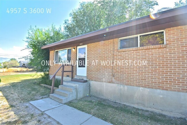 Building Photo - Updated 2 Bed Taylorsville Unit! No Deposi...