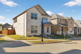 Building Photo - 1548 Euclid Aly