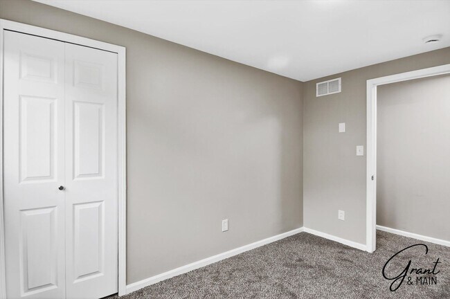 Building Photo - $1500 3 bedrooms