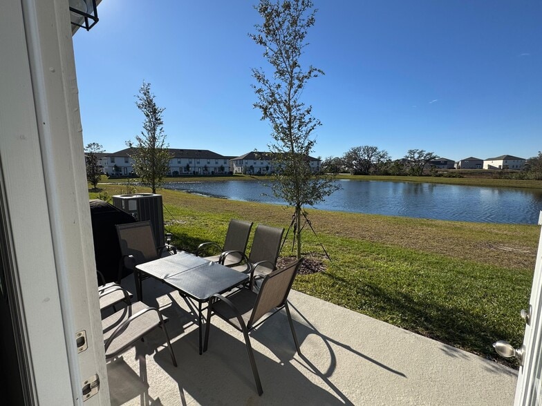 Building Photo - 706 Longboat Dr