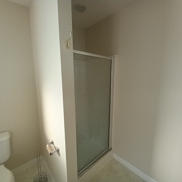 Main bath shower - 1031 Rocky Meadows Ln