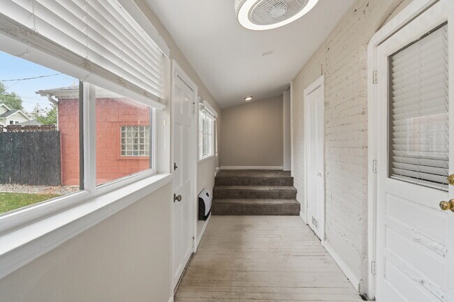 Building Photo - $2,995.95- 3 Bed, 2 Bath Home in Highlands Ranch with In Unit Laundry!