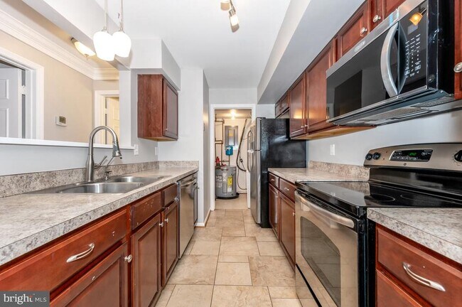 Building Photo - 20507 Shadyside Way