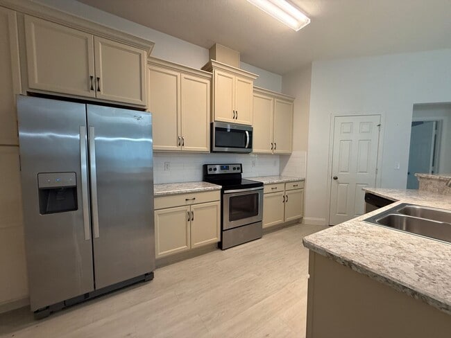 Building Photo - Grande Champion Community! BEAUTIFUL 3 Bed...