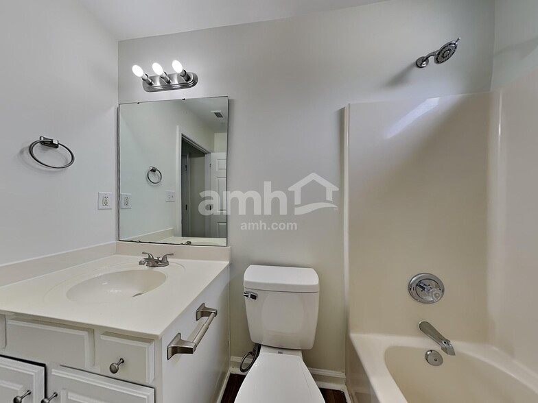 Building Photo - 9512 Chastain Walk Dr