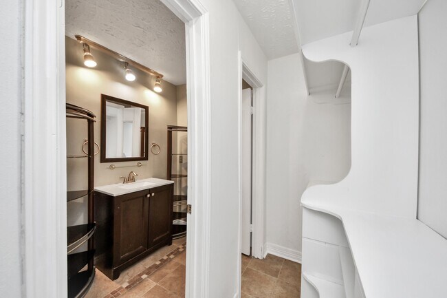 Building Photo - 12218 Taylors Crossing Dr