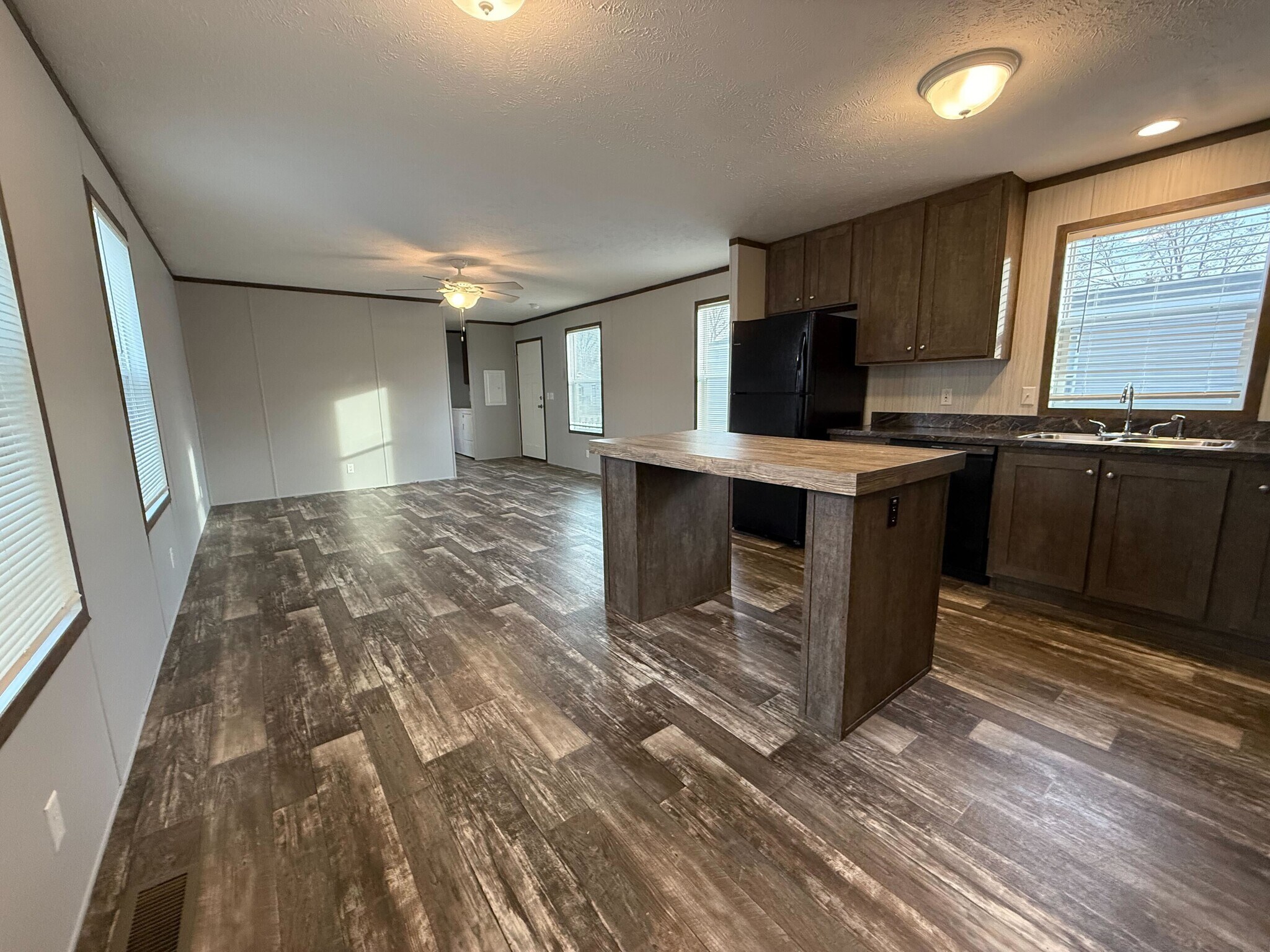 Building Photo - 11987 Springbrook Ct