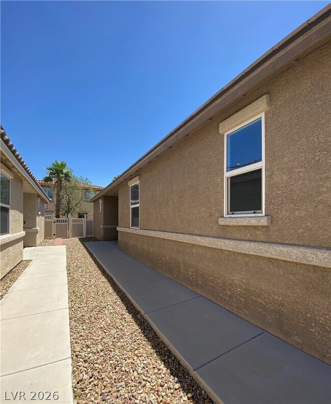 Building Photo - 1000 Aspen Cliff Dr