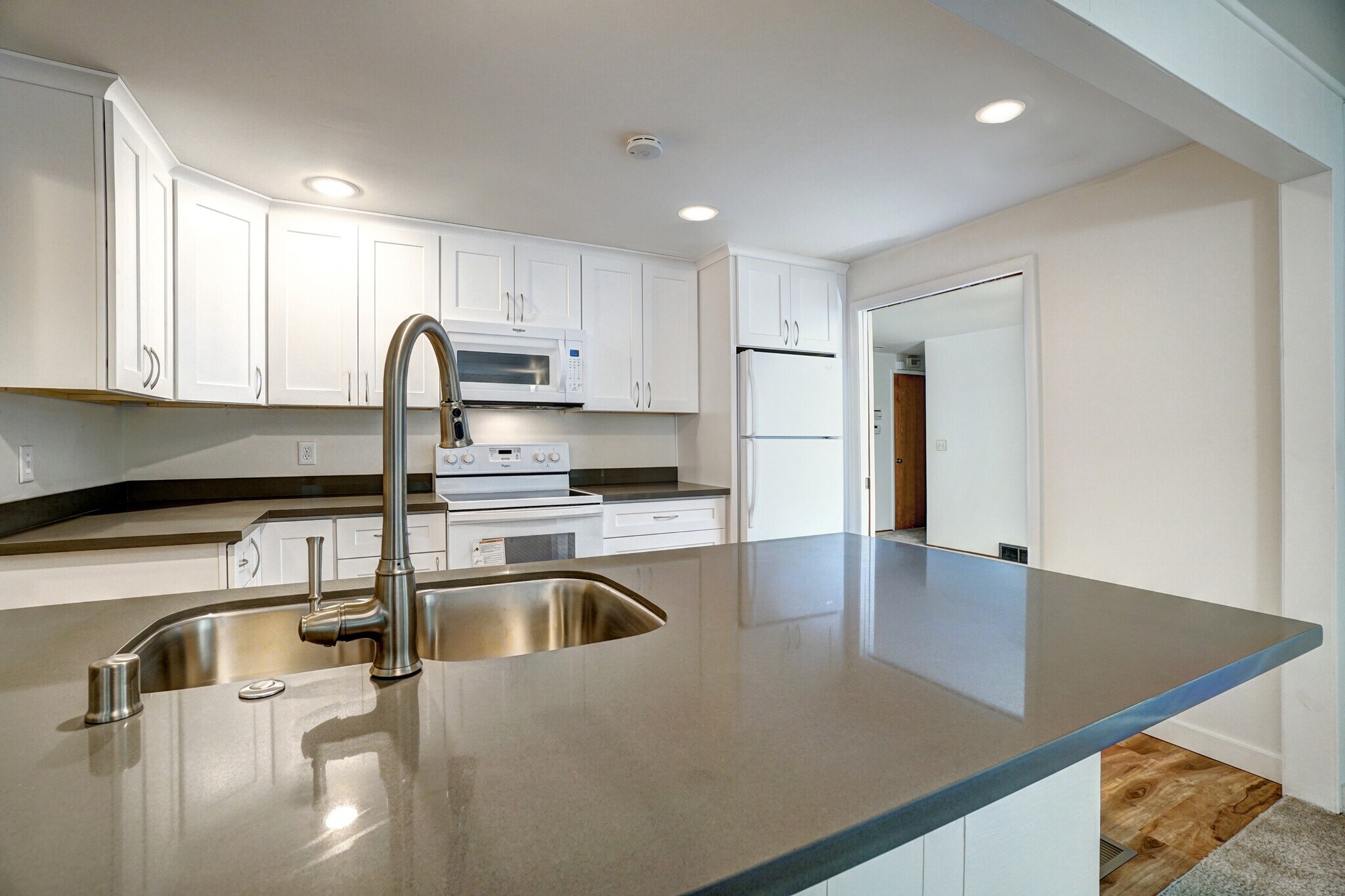 Building Photo - 26 6th St S