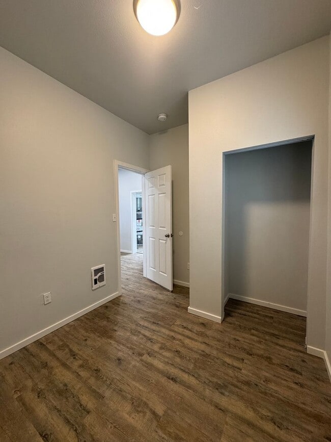 Building Photo - Beautifully Remodeled House