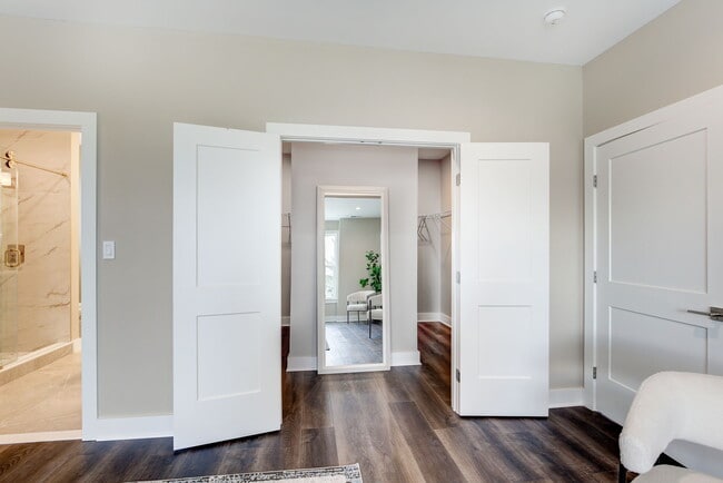 Building Photo - 2211 Farougi Ct