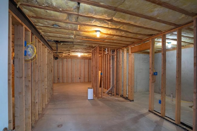 Building Photo - 4 Bedroom House For Rent