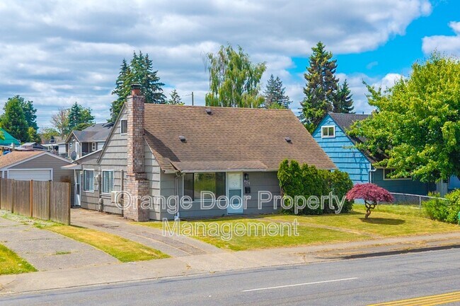 Building Photo - 834 S 72nd St