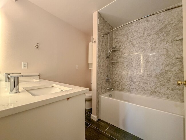 Building Photo - Contemporary 3bd/2.5bth Magnolia Townhome, $4,250/mo.