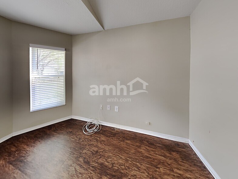 Building Photo - 5834 Tanagerlake Rd