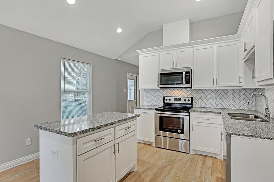 Building Photo - 5217 Sherman St