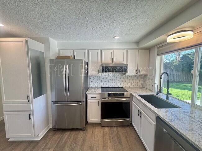 Building Photo - 670 NE 22nd St