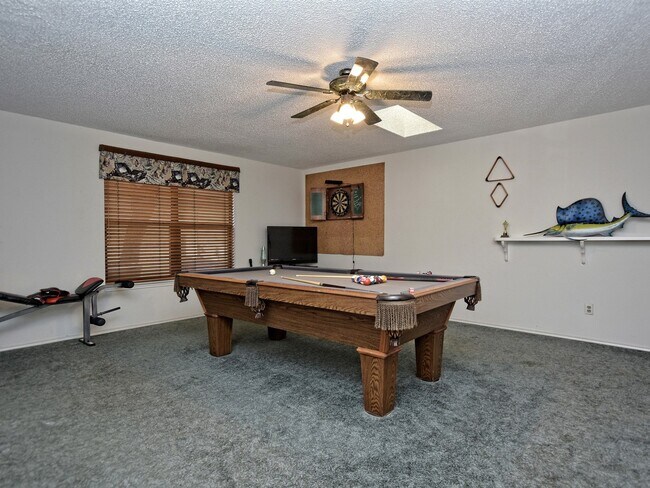 Building Photo - BEAUTIFUL 4 BEDROOM / 2.5 BATH HOME IN MAPLE RUN - FURNISHED