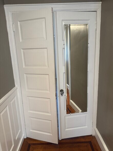 Vintage Details Double Door with Mirror - 2021 W Girard Ave