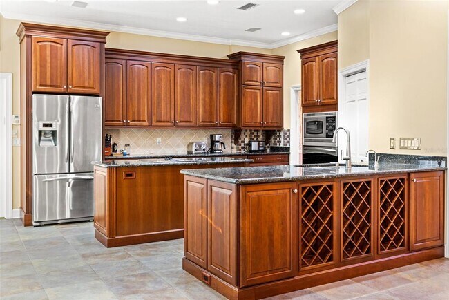 Building Photo - 6445 Renwick Cir