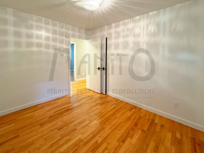 Building Photo - Sprawling South Hill Rancher on Park-like ...