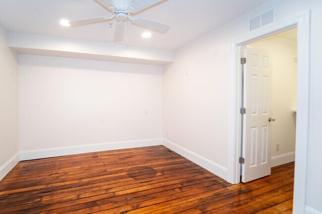 Building Photo - 11 Aviles St