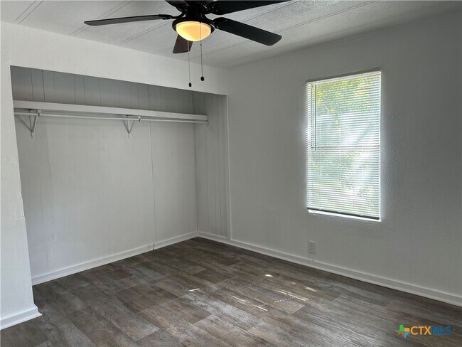 Building Photo - 311 Meadow Lake Dr