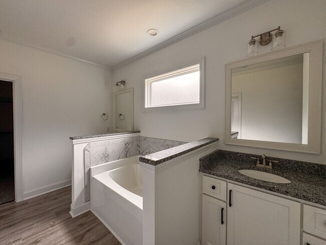Building Photo - Gorgeous 4 Bed 3.5 Bath Executive Home with Community Amenities