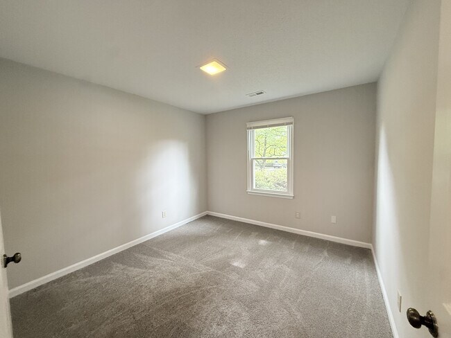 Building Photo - 3003 Amidon Dr