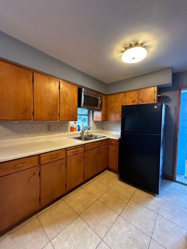 Building Photo - Nice 2/1 Home w/ Fenced Yard in St Cloud