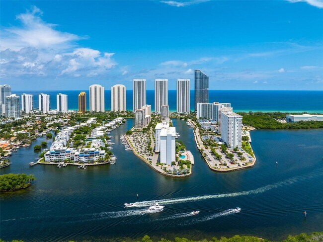 Building Photo - 400 Kings Point Dr