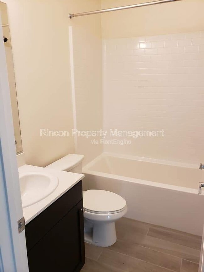 Building Photo - 581 Pioneer St