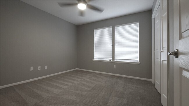 Building Photo - 22014 Grand Forks Dr