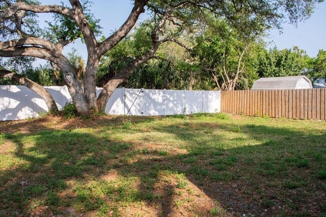 Building Photo - 6813 S Himes Ave