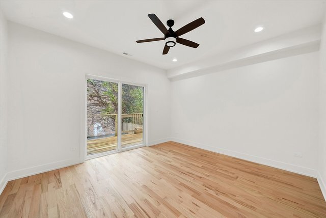 Building Photo - 554 W Cullerton St