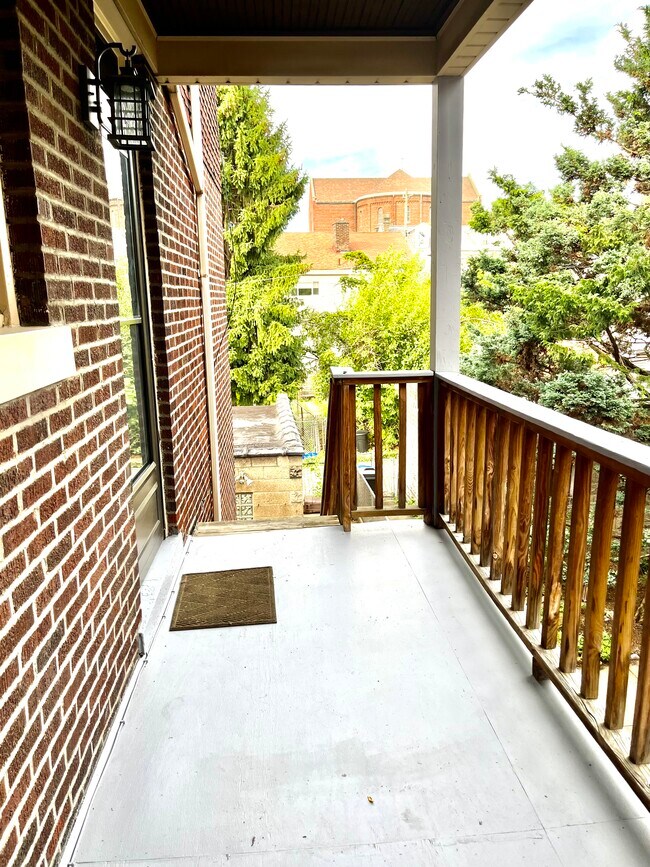 Building Photo - 219 Main St