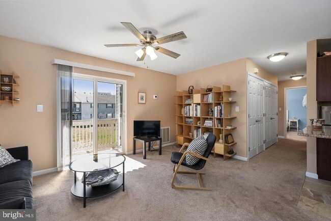 Building Photo - 1008 Horseshoe Dr