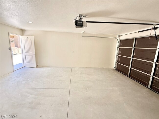 Building Photo - 1080 S Potro Ave