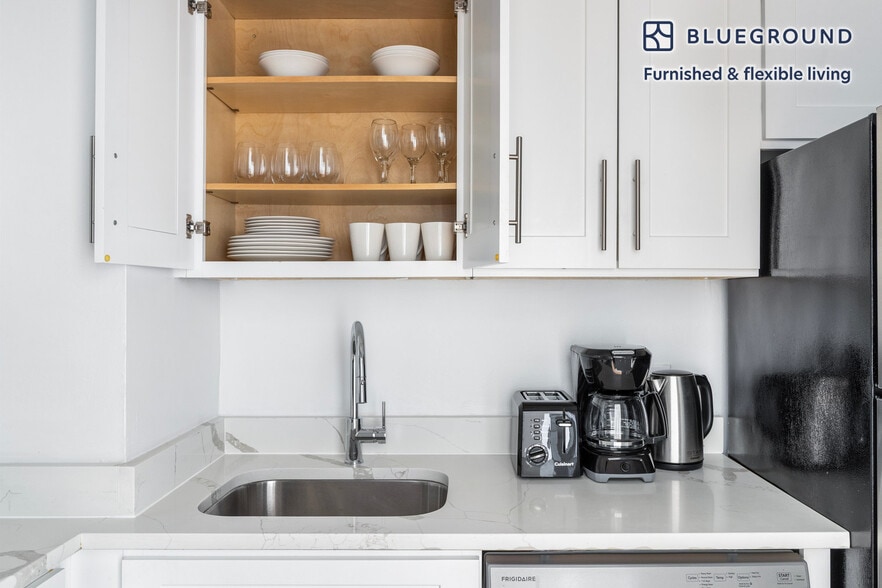 Building Photo - 305 East 86th St