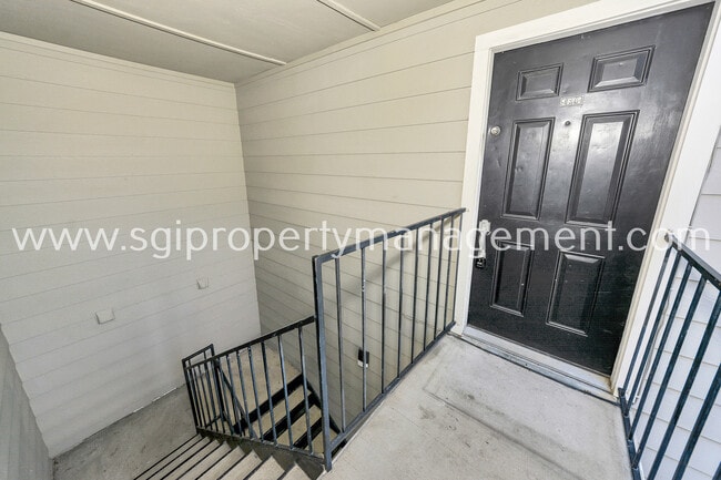 Building Photo - 2101 Count Fleet Dr