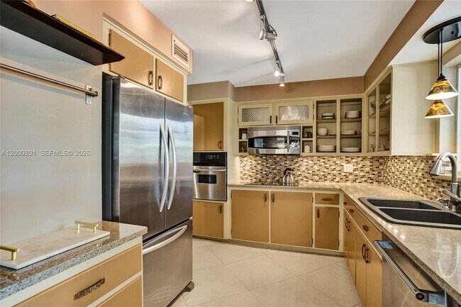 Building Photo - 417 NE 29th St