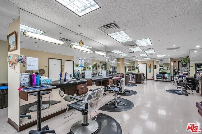 Building Photo - 4265 Marina City Dr