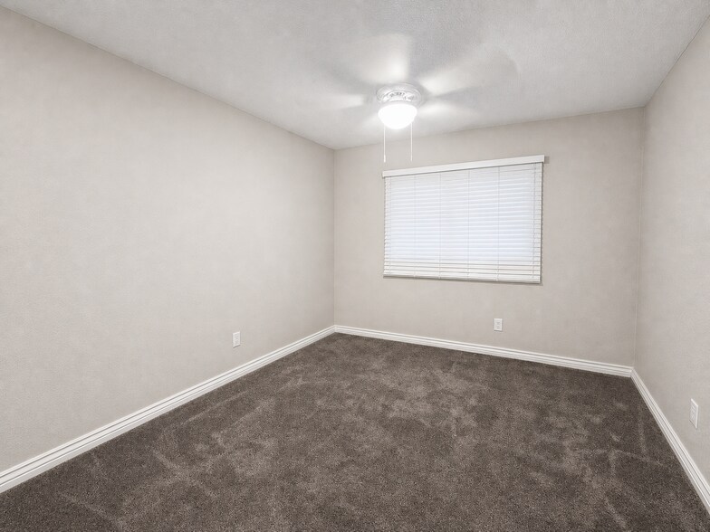Building Photo - 5208 S 11th Ave